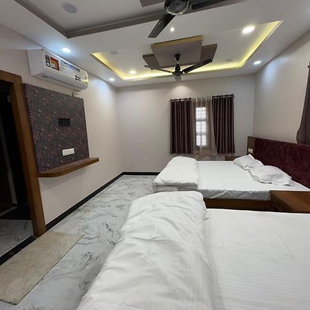 Shree Trilokeshwar Guest House Ujjain Ngoại thất bức ảnh