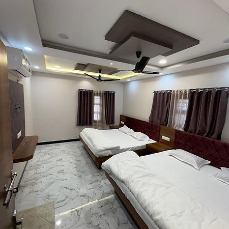 Shree Trilokeshwar Guest House Ujjain Ngoại thất bức ảnh