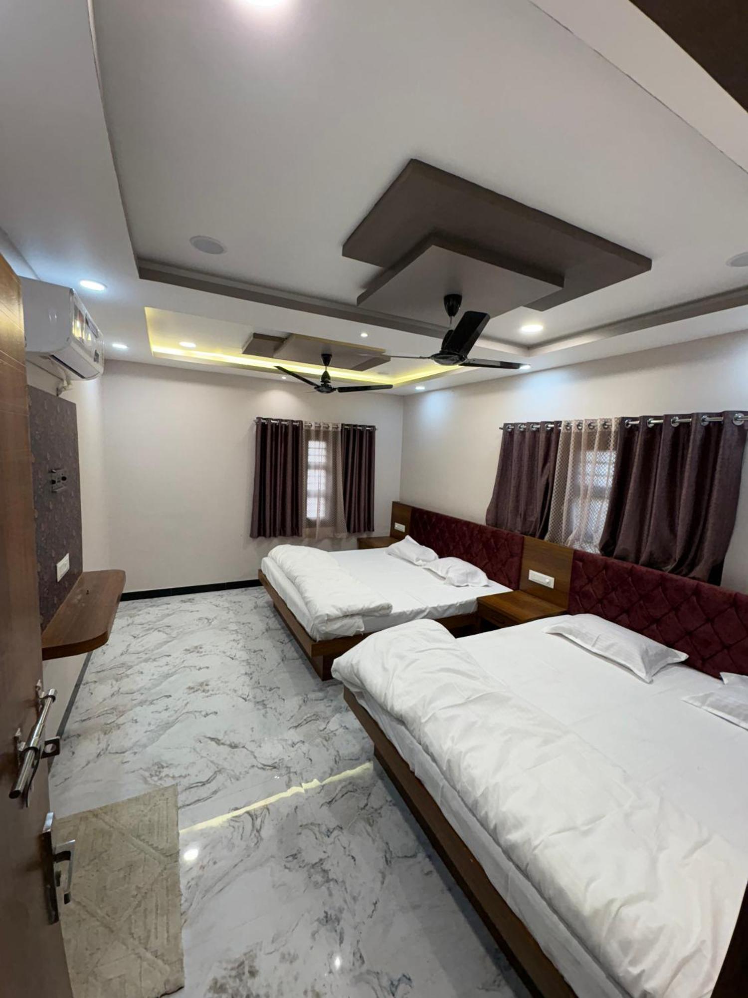 Shree Trilokeshwar Guest House Ujjain Ngoại thất bức ảnh